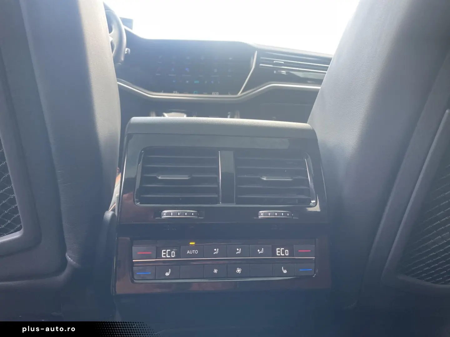 VW Touareg 3.0 TDI Tip. R-Line AHK Pano Standheiz.