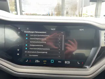 VW Touareg 3.0 TDI Tip. R-Line AHK Pano Standheiz.