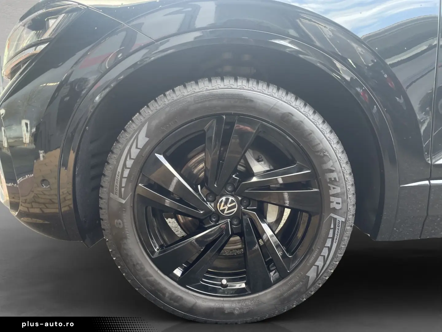 VW Touareg 3.0 TDI Tip. R-Line AHK Pano Standheiz.