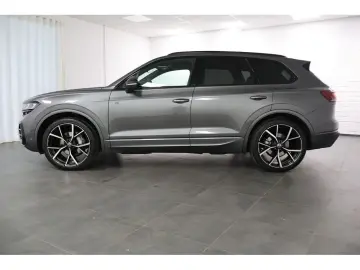 VW Touareg 3.0 TDI 4M R-Line  Black Style  Navi Mat
