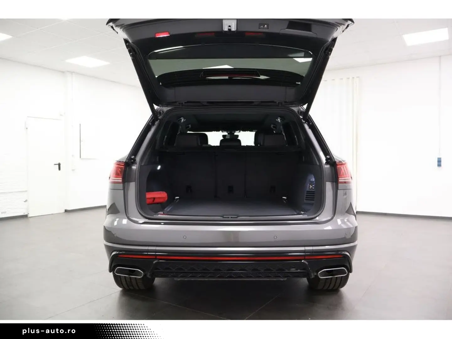 VW Touareg 3.0 TDI 4M R-Line  Black Style  Navi Mat