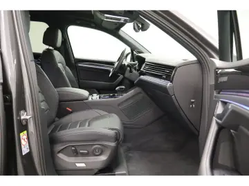 VW Touareg 3.0 TDI 4M R-Line  Black Style  Navi Mat