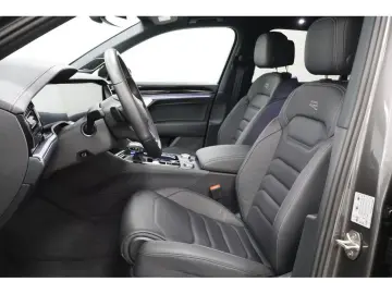 VW Touareg 3.0 TDI 4M R-Line  Black Style  Navi Mat