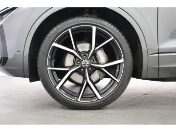 VW Touareg 3.0 TDI 4M R-Line  Black Style  Navi Mat