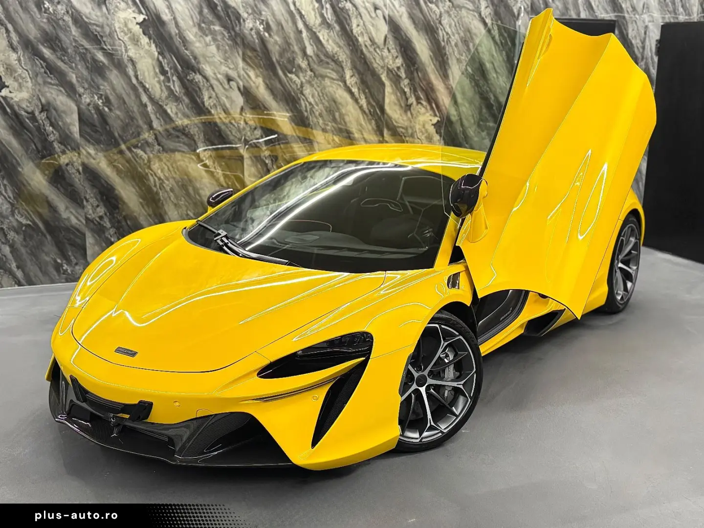 MCLAREN Artura  MSO  VOLL-CARBON  PERFORMANCE  GARANTIE