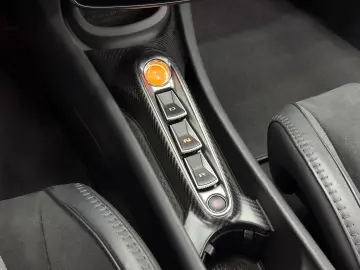MCLAREN Artura  MSO  VOLL-CARBON  PERFORMANCE  GARANTIE