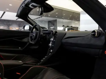 MCLAREN 720S Spider