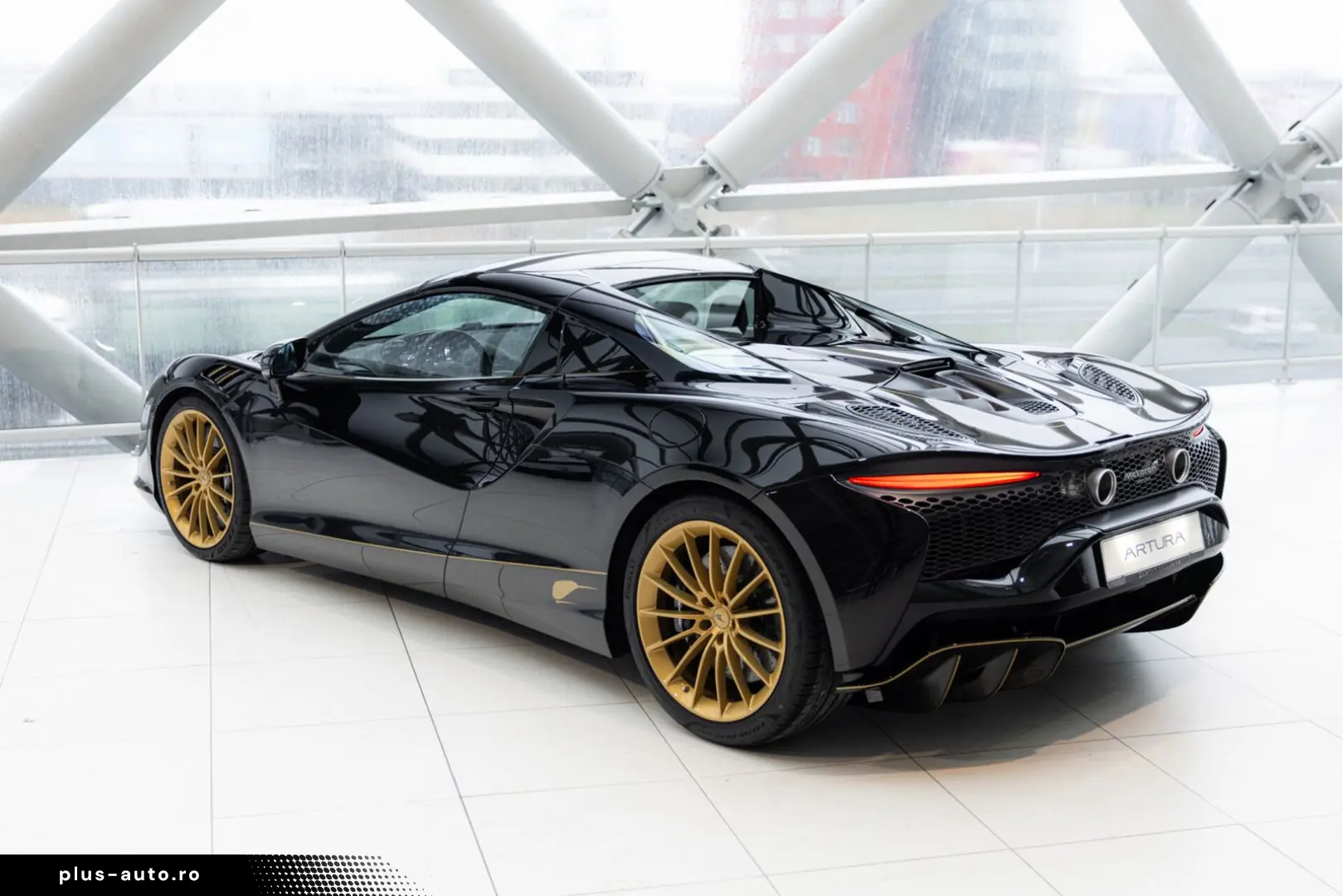MCLAREN Artura Spider 3.0 V6 Plug-in   JPS Livery   Tech