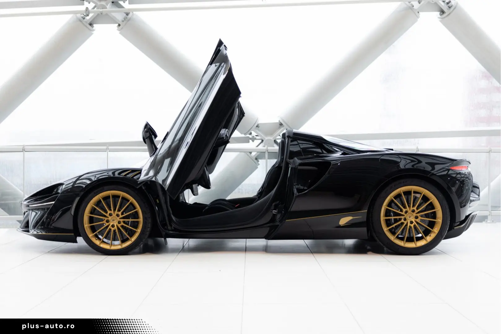 MCLAREN Artura Spider 3.0 V6 Plug-in   JPS Livery   Tech