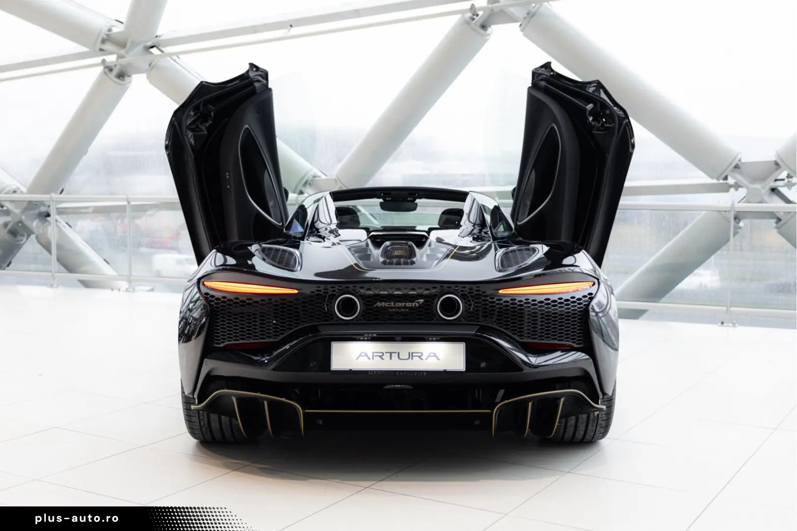 MCLAREN Artura Spider 3.0 V6 Plug-in   JPS Livery   Tech