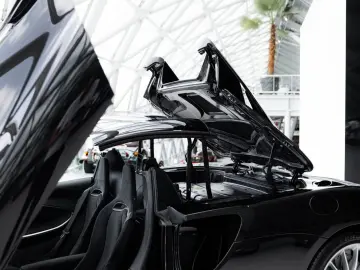 MCLAREN Artura Spider 3.0 V6 Plug-in   JPS Livery   Tech