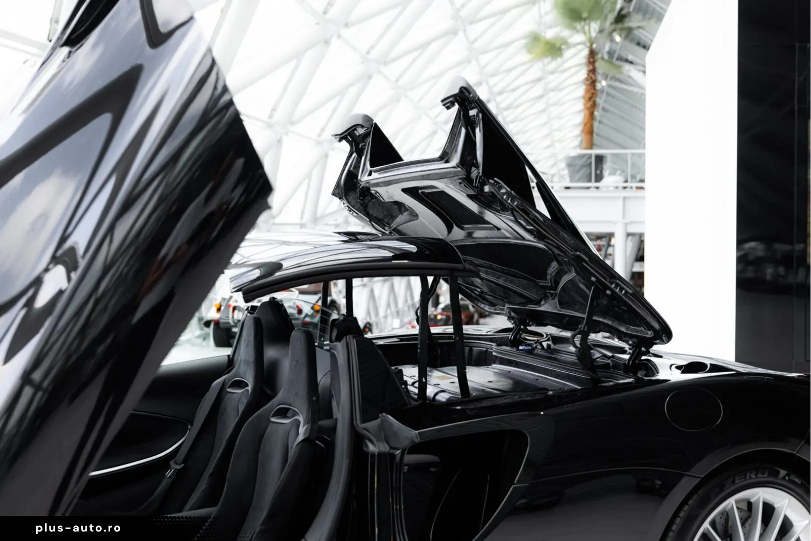 MCLAREN Artura Spider 3.0 V6 Plug-in   JPS Livery   Tech