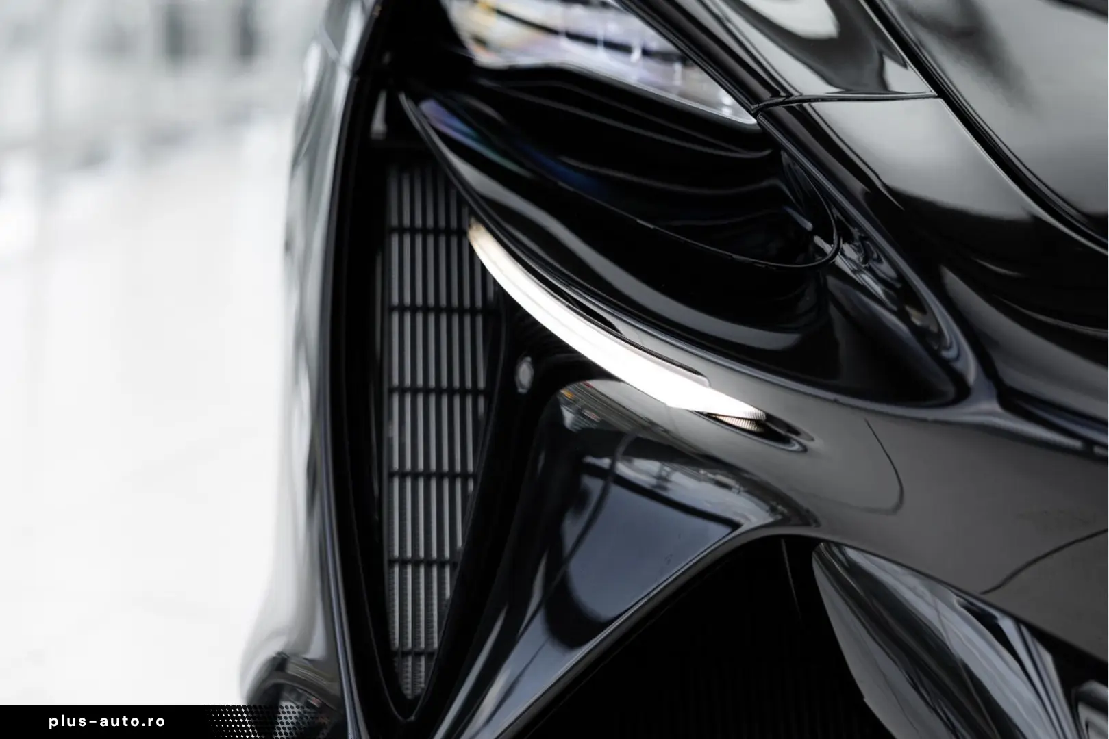 MCLAREN Artura Spider 3.0 V6 Plug-in   JPS Livery   Tech