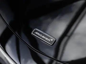 MCLAREN Artura Spider 3.0 V6 Plug-in   JPS Livery   Tech