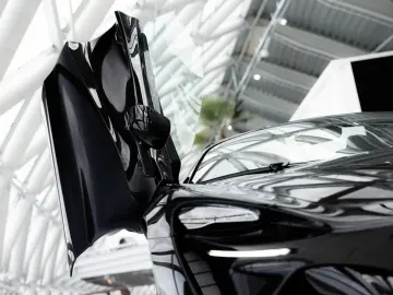 MCLAREN Artura Spider 3.0 V6 Plug-in   JPS Livery   Tech