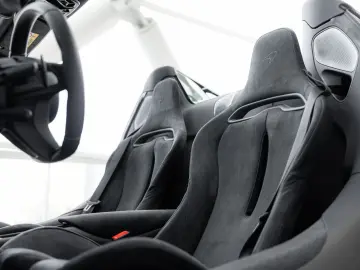 MCLAREN Artura Spider 3.0 V6 Plug-in   JPS Livery   Tech