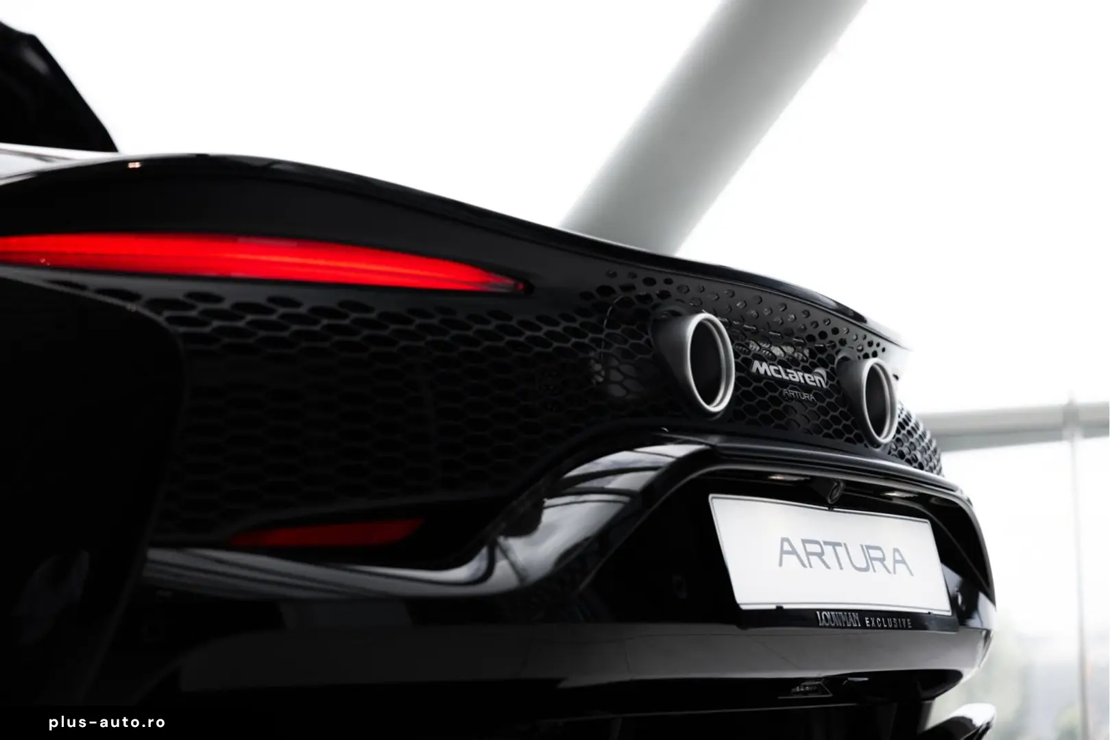 MCLAREN Artura Spider 3.0 V6 Plug-in   JPS Livery   Tech