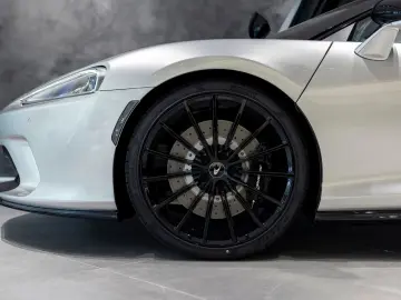 MCLAREN GT