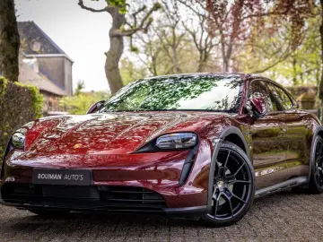 PORSCHE Taycan Cross Turismo 4 93 kWh Panorama 18-Wegs S