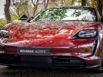 PORSCHE Taycan Cross Turismo 4 93 kWh Panorama 18-Wegs S