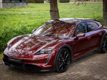 PORSCHE Taycan Cross Turismo 4 93 kWh Panorama 18-Wegs S