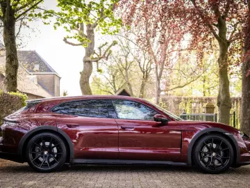 PORSCHE Taycan Cross Turismo 4 93 kWh Panorama 18-Wegs S