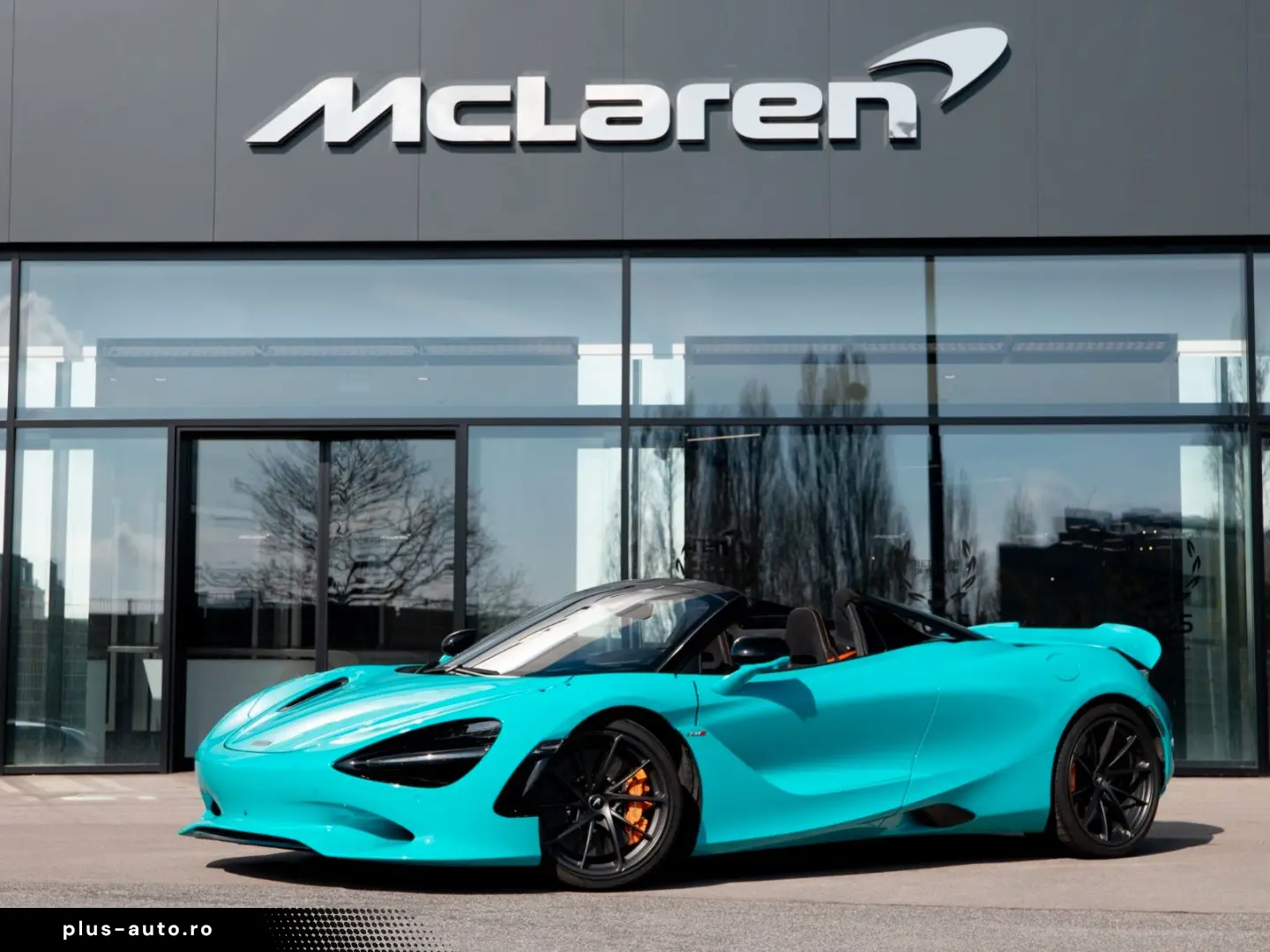 MCLAREN 750S Spider   Tokyo Cyan   Carbon Int.   B&W