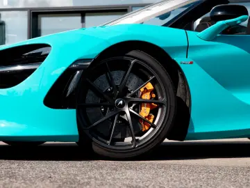 MCLAREN 750S Spider   Tokyo Cyan   Carbon Int.   B&W
