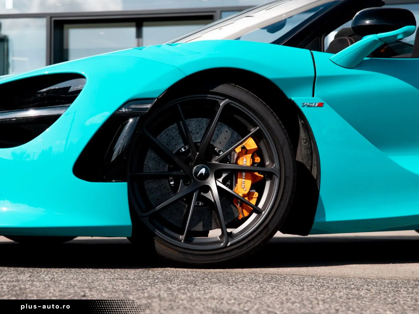 MCLAREN 750S Spider   Tokyo Cyan   Carbon Int.   B&W