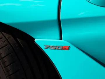 MCLAREN 750S Spider   Tokyo Cyan   Carbon Int.   B&W