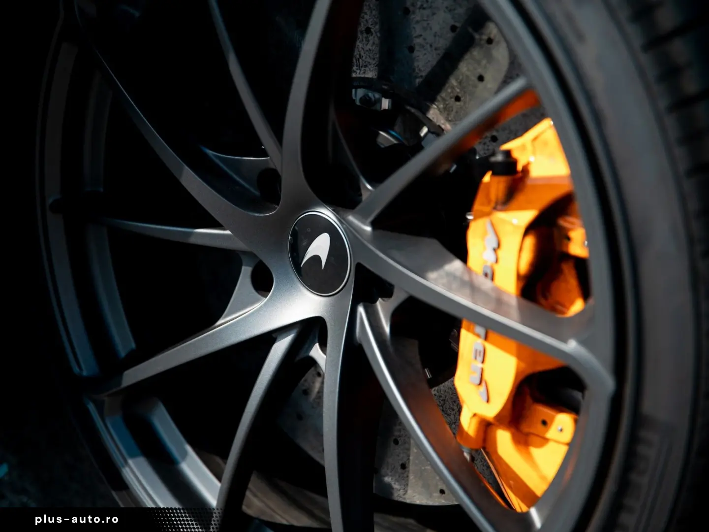 MCLAREN 750S Spider   Tokyo Cyan   Carbon Int.   B&W