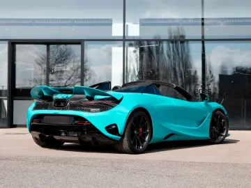 MCLAREN 750S Spider   Tokyo Cyan   Carbon Int.   B&W