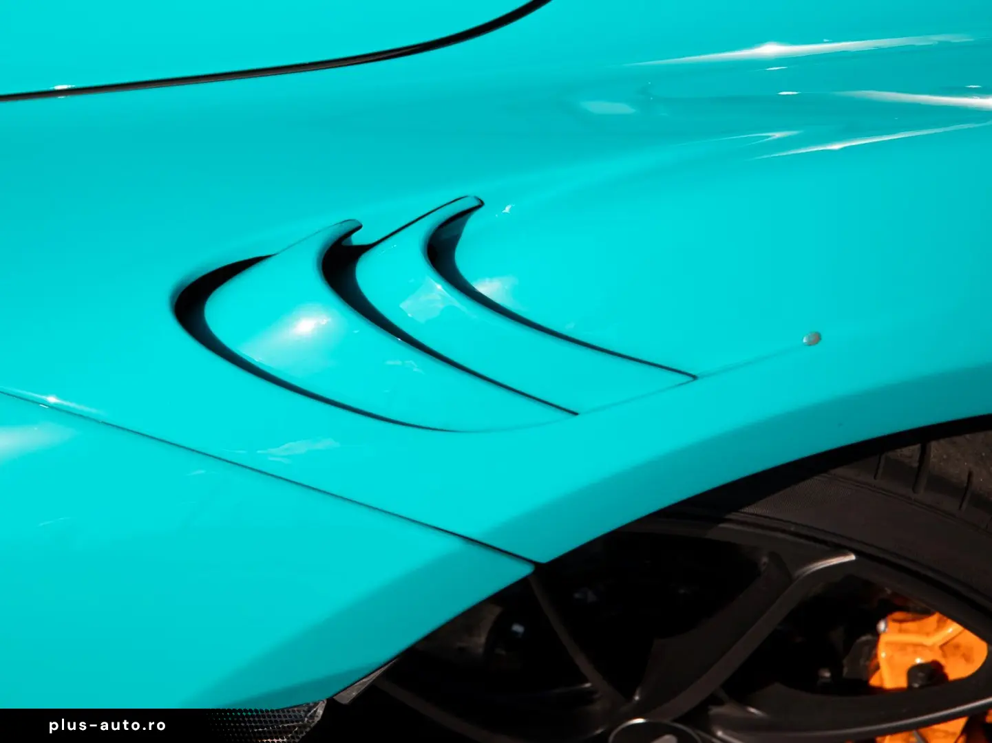 MCLAREN 750S Spider   Tokyo Cyan   Carbon Int.   B&W