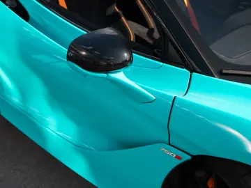MCLAREN 750S Spider   Tokyo Cyan   Carbon Int.   B&W