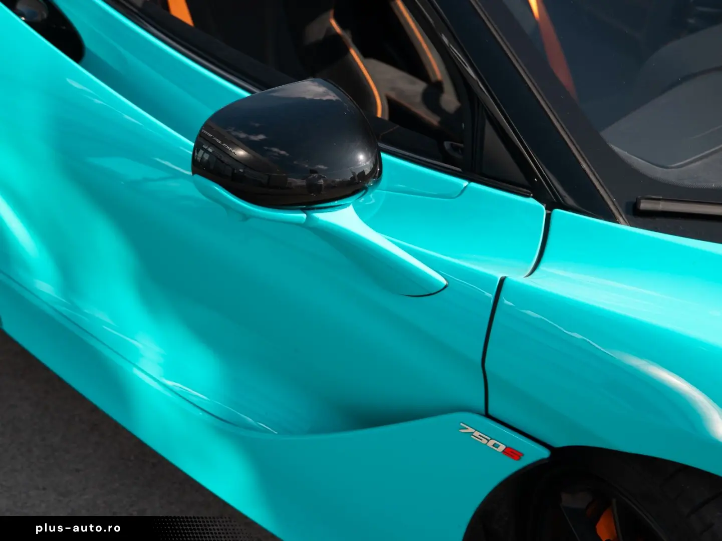 MCLAREN 750S Spider   Tokyo Cyan   Carbon Int.   B&W