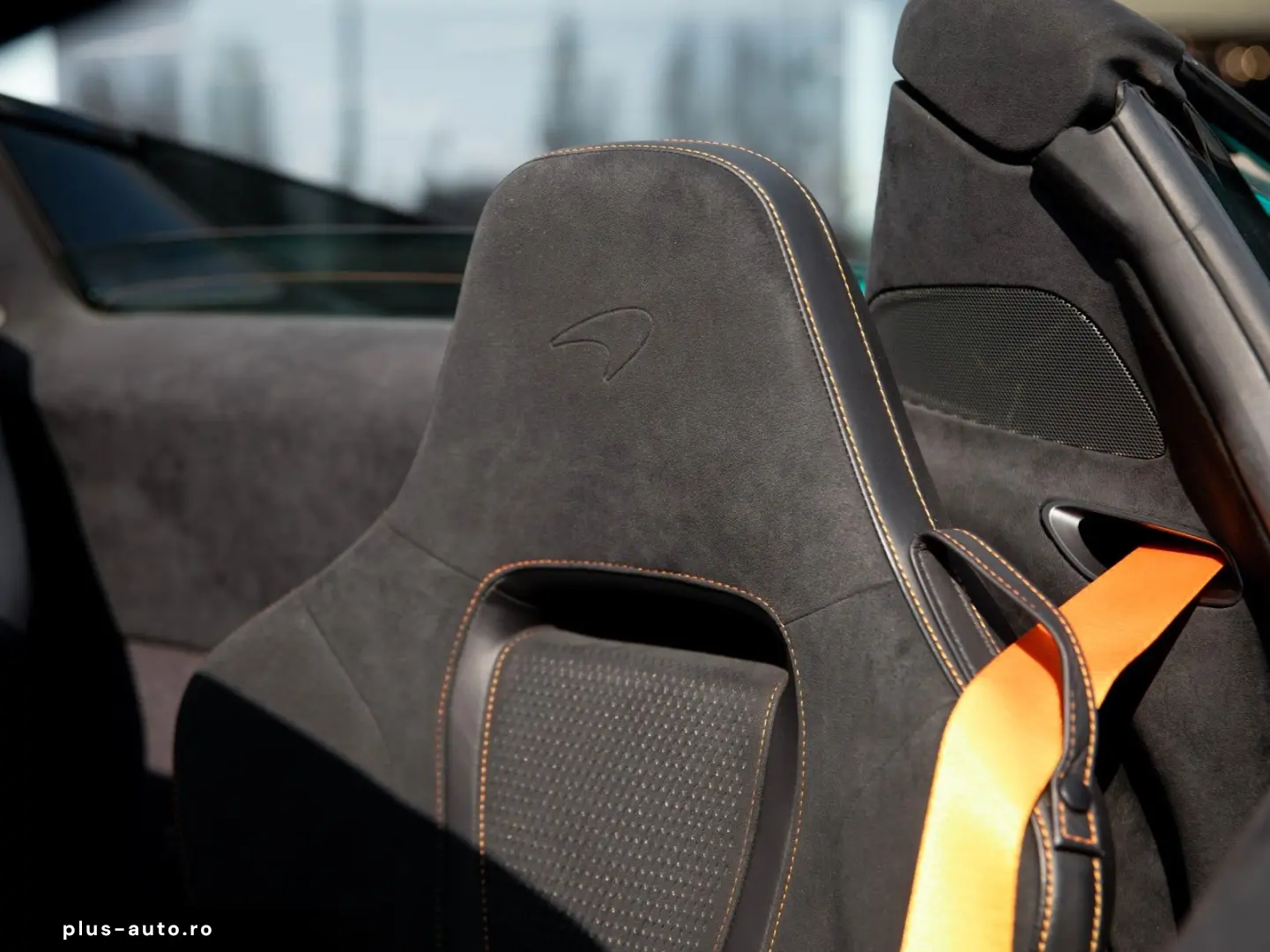 MCLAREN 750S Spider   Tokyo Cyan   Carbon Int.   B&W