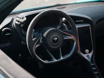MCLAREN 750S Spider   Tokyo Cyan   Carbon Int.   B&W