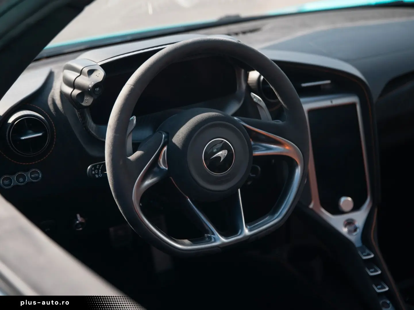 MCLAREN 750S Spider   Tokyo Cyan   Carbon Int.   B&W