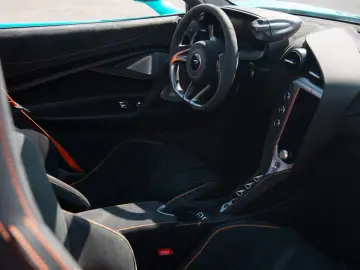 MCLAREN 750S Spider   Tokyo Cyan   Carbon Int.   B&W