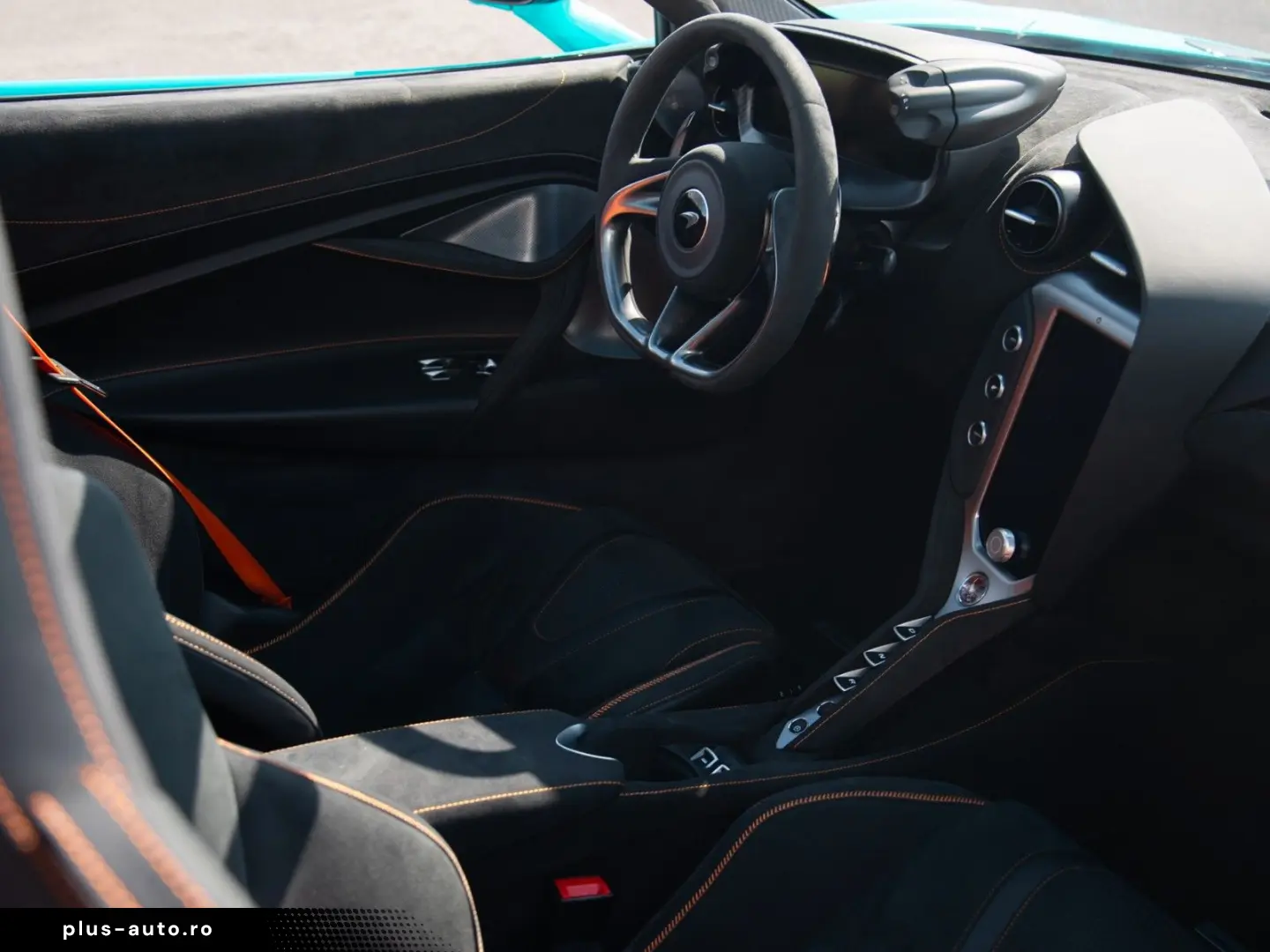 MCLAREN 750S Spider   Tokyo Cyan   Carbon Int.   B&W