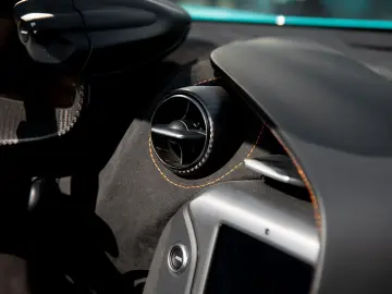 MCLAREN 750S Spider   Tokyo Cyan   Carbon Int.   B&W