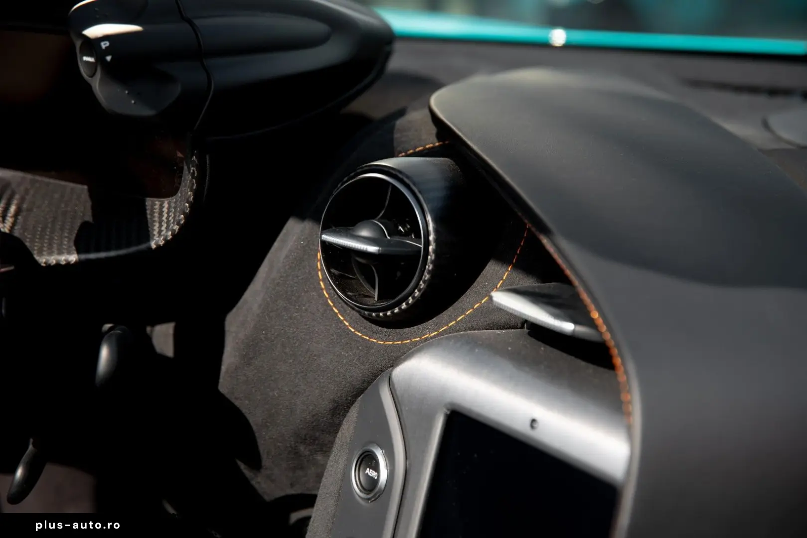MCLAREN 750S Spider   Tokyo Cyan   Carbon Int.   B&W