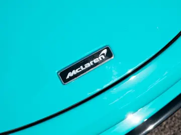 MCLAREN 750S Spider   Tokyo Cyan   Carbon Int.   B&W