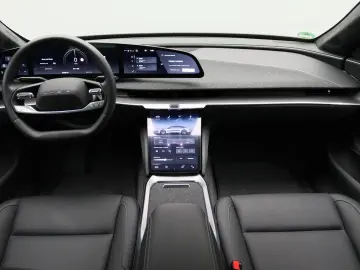 LUCID Air Pure AWD