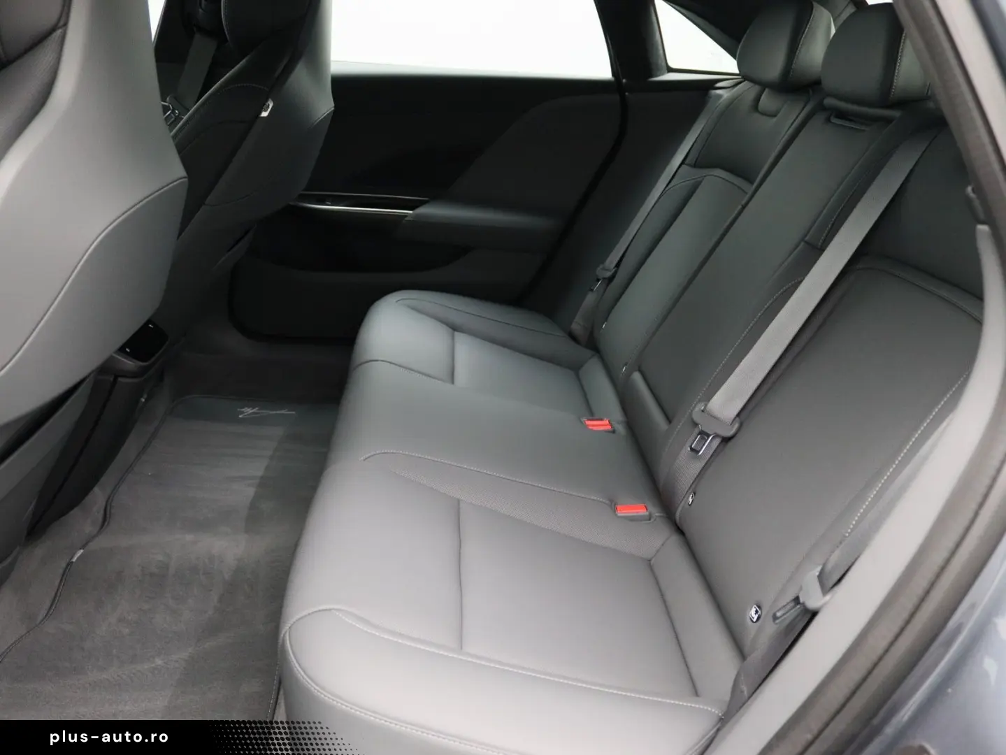 LUCID Air Pure AWD