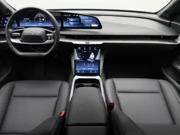 LUCID Air Pure AWD