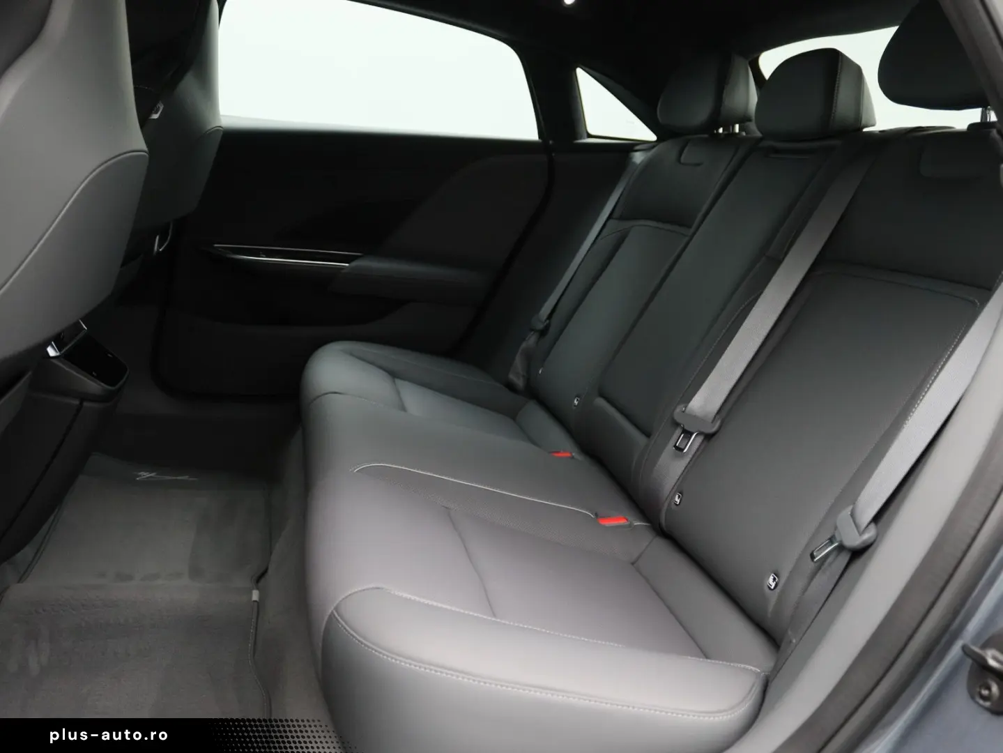 LUCID Air Pure AWD