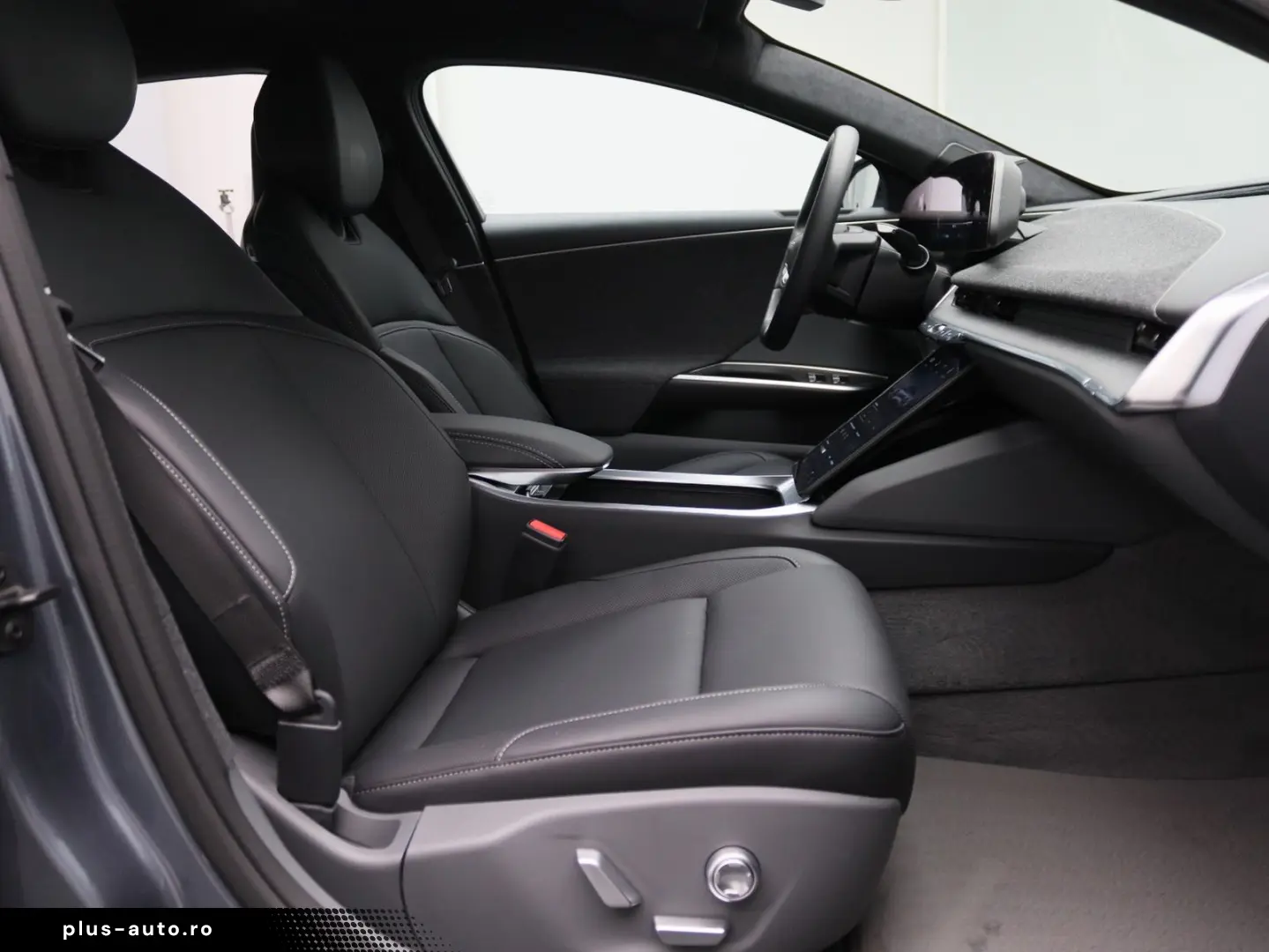 LUCID Air Pure AWD