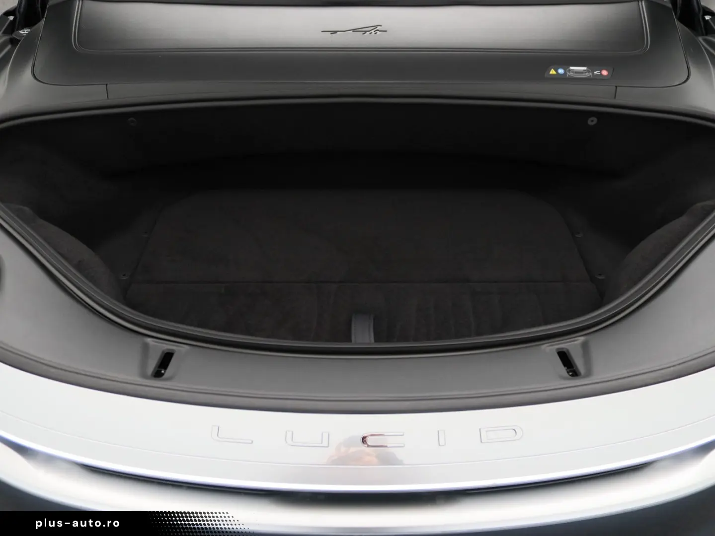 LUCID Air Pure AWD
