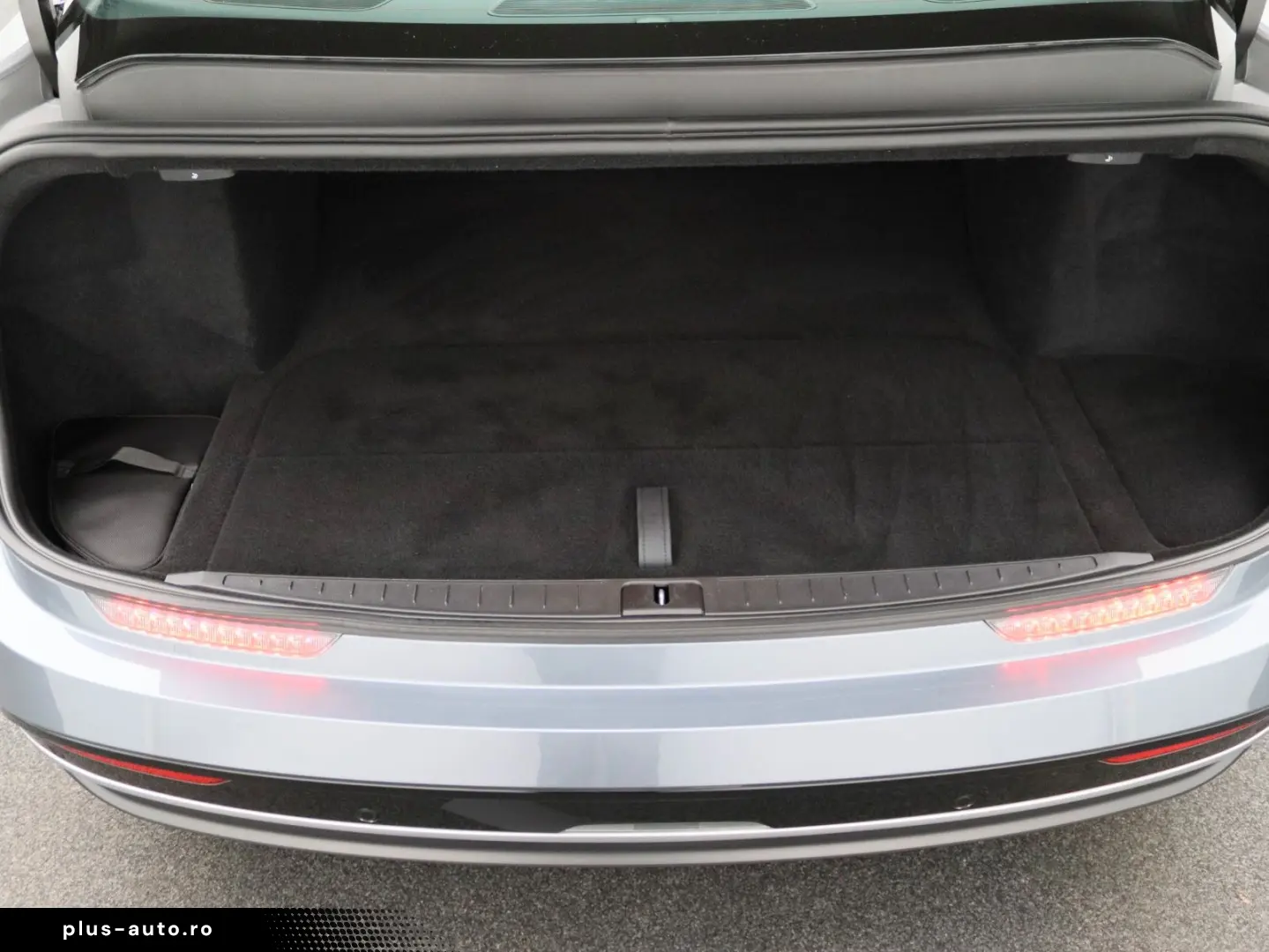 LUCID Air Pure AWD